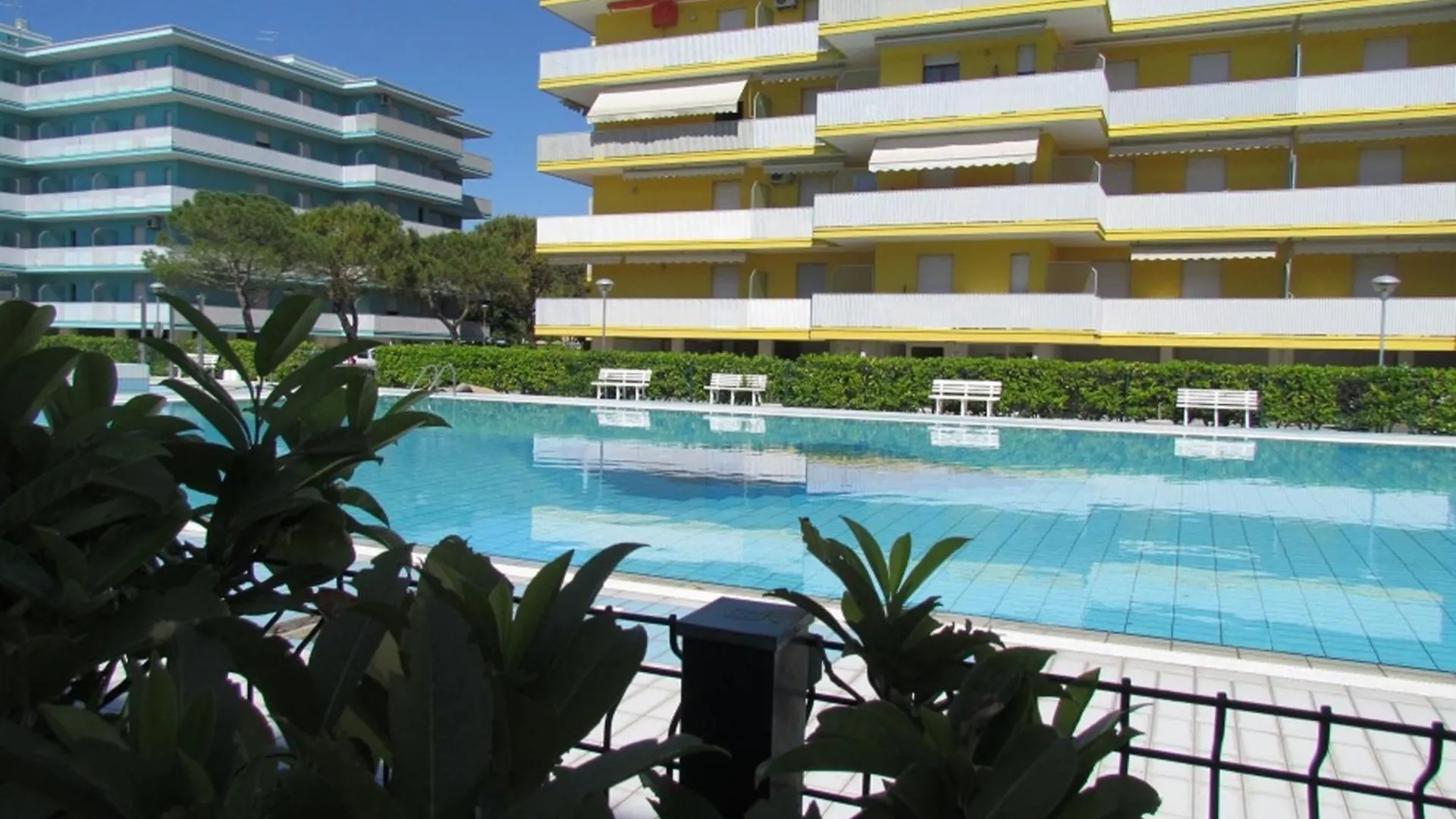 Flat In A Residence With Pools And Tennis Courts ビビオーネ
