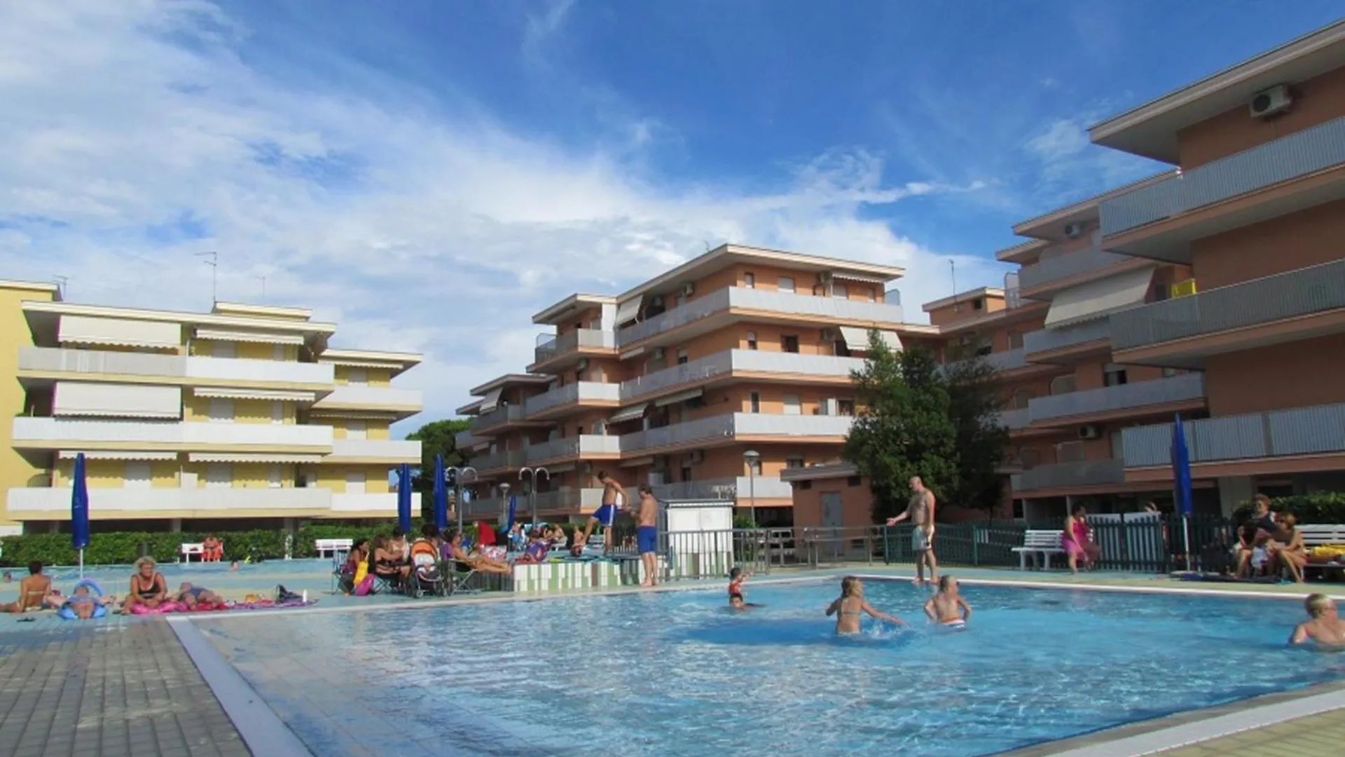 公寓 Flat In A Residence With Pools And Tennis Courts 比比翁