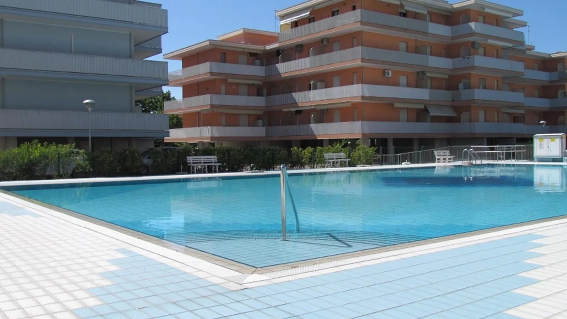 Flat In A Residence With Pools And Tennis Courts ビビオーネ 0*,  イタリア
