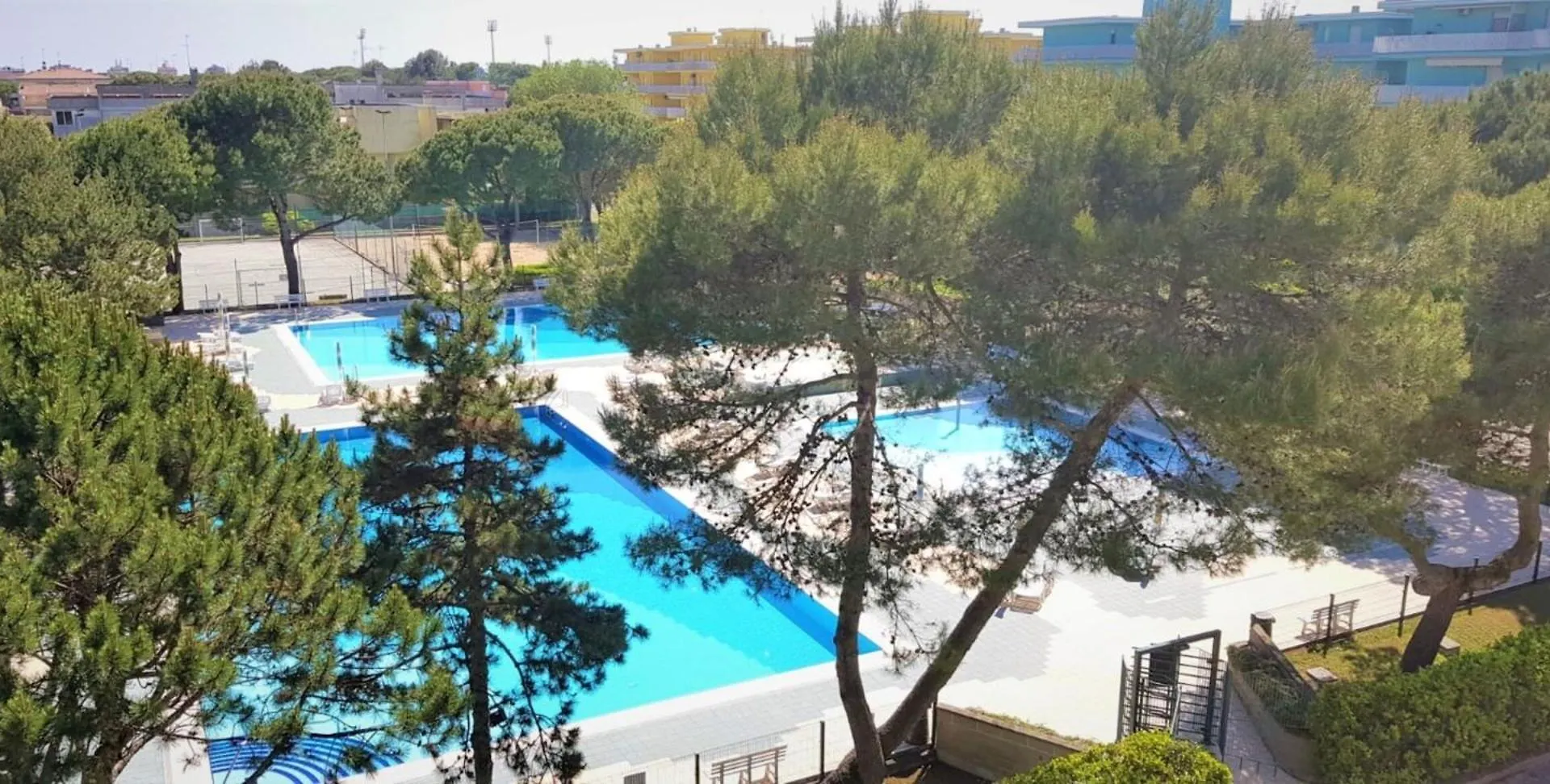 Flat In A Residence With Pools And Tennis Courts ビビオーネ