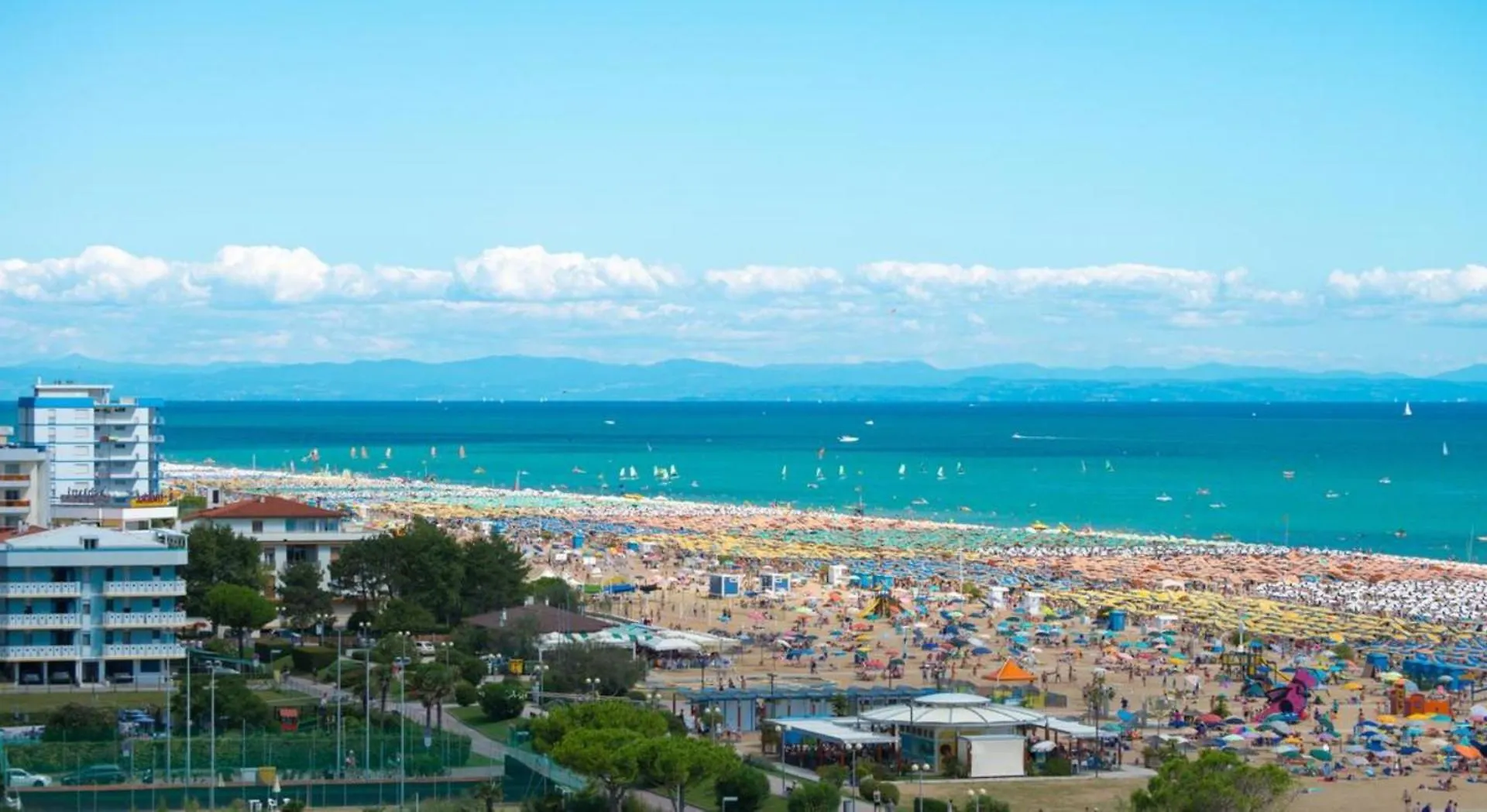 Flat In A Residence With Pools And Tennis Courts ビビオーネ 0*,  イタリア